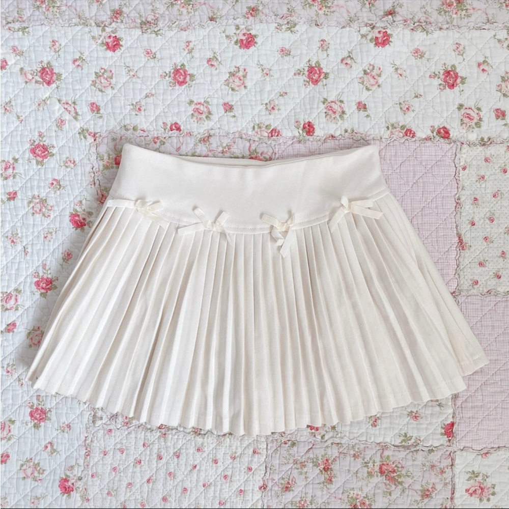 Creme ribbon pleat skirt